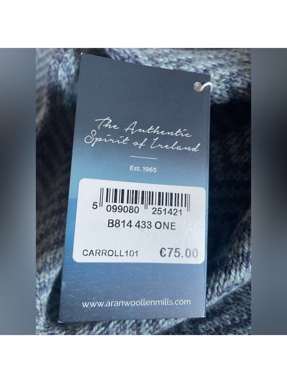 ARAN Irish Blue Herringbone Poncho w. Carved Wooden Button Detail -One Size BNWT - Picture 7 of 10